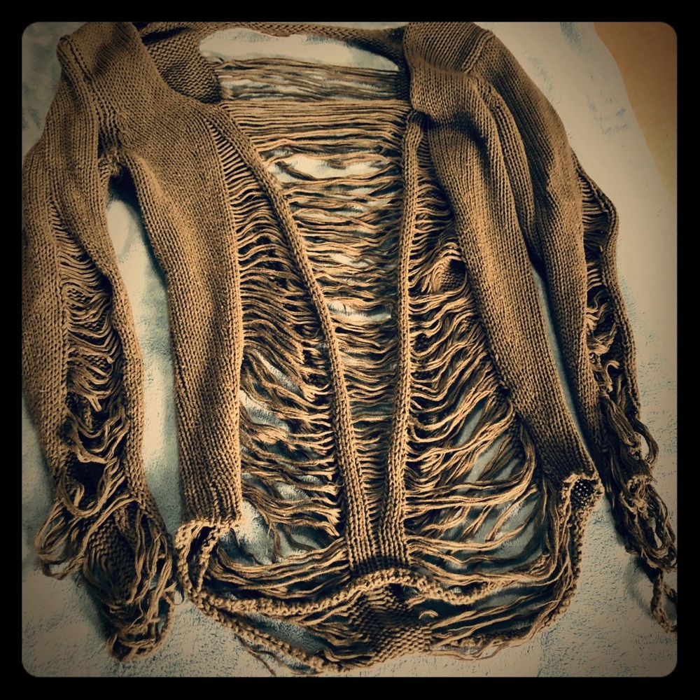 Indah sweater - color differs - It is olive green